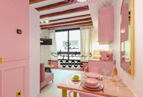Glamorous pink studio in city center